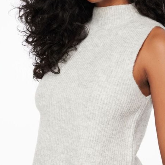 Dynamite Heavenlyarn Gray Ribbed Sleeveless Sweater - Picture 4 of 6